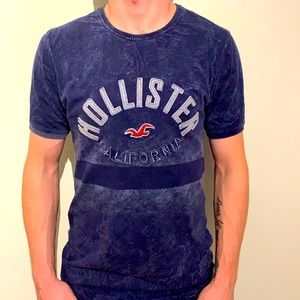 I am selling a Men’s medium hollister T shirt.